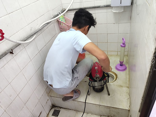 通州肥皂掉到马桶里把马桶堵住了怎么办？马桶堵住了怎么办