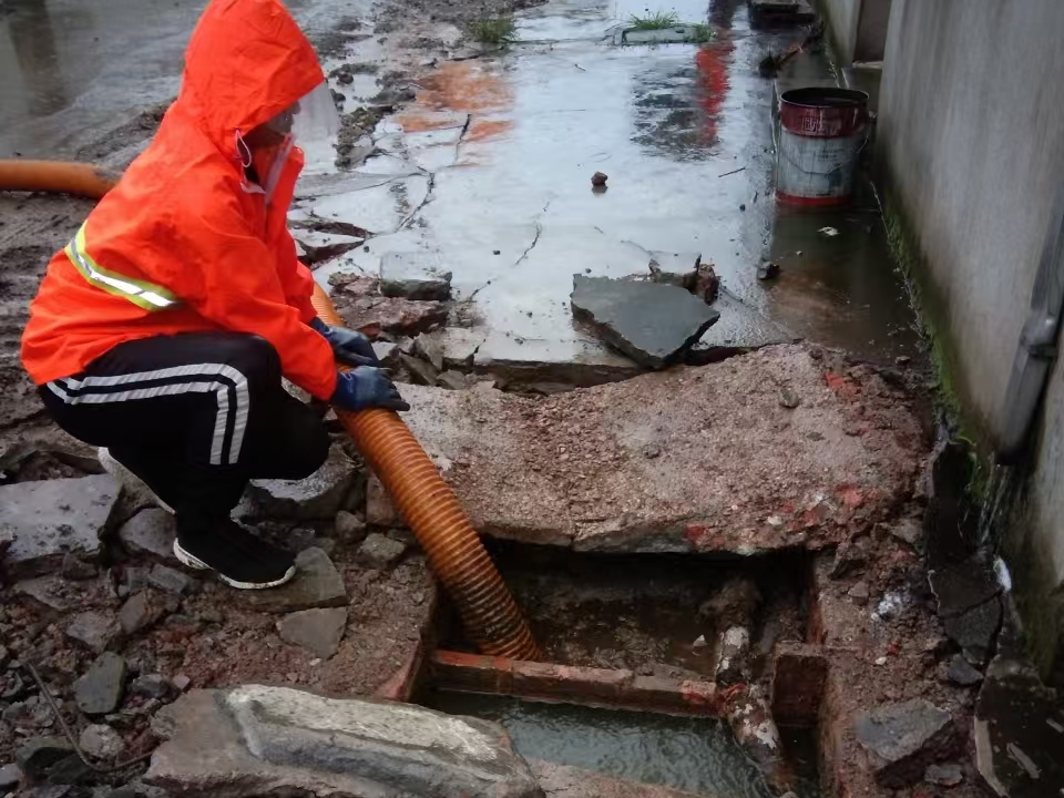 通州专业清理污水池 炜誉市政以规范流程守护城市 “肠道”